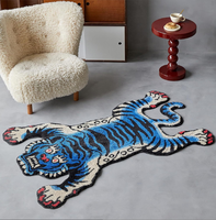 Tapis en forme de tigre, texture douce pour la peau et semblable à la laine. Tapis d'angle pour salle de bain.