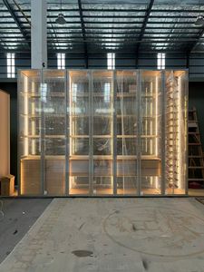 Mueble de vino de cristal de lujo moderno | Gabinete de exhibición de vino con marco de aluminio personalizado <span class=keywords><strong>para</strong></span> sala de estar y bar - Product Image 2