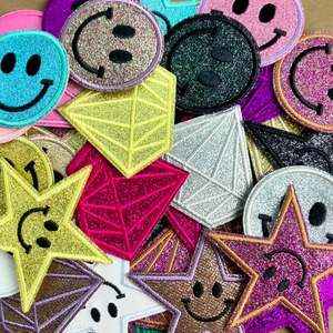 แพทช์ปักลายหน้ายิ้ม โพลีเอสเตอร์ สีตามสั่ง สำหรับตกแต่งเสื้อผ้า กางเกงยีนส์ หมวก - Product Image 1