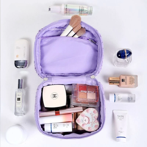 Sac cosmétique personnalisé en nylon à volants et rayures, grande capacité, pochette à maquillage portable de qualité supérieure, sac de rangement multifonctionnel pour les voyages - Product Image 4