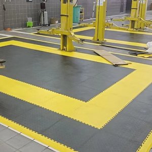 Carreaux de sol de garage en PVC antidérapants d'usine <span class=keywords><strong>Tapis</strong></span> de sol en <span class=keywords><strong>caoutchouc</strong></span> robuste pour <span class=keywords><strong>atelier</strong></span> d'entrepôt Conception graphique à clic rapide - Product Image 5