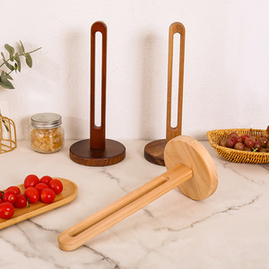 Porte-serviettes en papier sur pied en bois massif personnalisé, logo gravé OEM, support vertical en bois pour rouleaux de papier de cuisine - Product Image 1