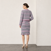 Ensemble deux pièces en tweed color block pour femme, gris et rose, avec veste longue sans manches en bouclé, jupe crayon à bordure tressée et ourlet à franges