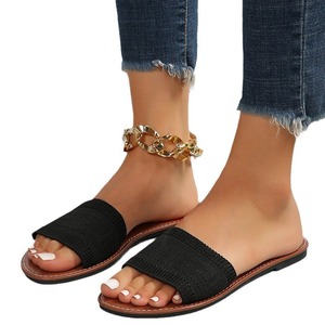 รองเท้าแตะลำลองพื้นเรียบสำหรับผู้หญิง สไตล์ลำลองสำหรับใส่กลางแจ้ง ผ้าหุ้มแบบกลม ดีไซน์เรียบง่าย วัสดุ PU ด้านบน EVA ดีไซน์เนอร์ - Product Image 1