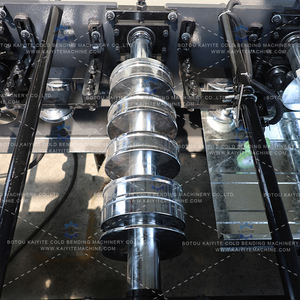 Macchina per la Formatura di Pannelli per Tetti in Acciaio Colorato ad Alta Precisione e Facilità d'Uso, con Sistema di Bloccaggio a Rulli - Product Image 2