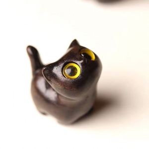 Green Sandalwood Carved Cute Cat Ornament Handheld Animal Creative Design for Home Decoration or Birthday Gift Engraving Type - Product Image 2