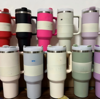 Vente en gros Amaze StanCup Best Seller 1:1 Original 40oz avec poignée, tasse classique de marque célèbre pour l'extérieur H2.0, pour eau chaude, tasse cadeau