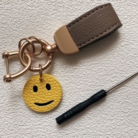 Nouveau style de porte-clés de voiture en cuir Porte-clés logo de haute qualité Vente en gros de porte-clés en cuir blanc