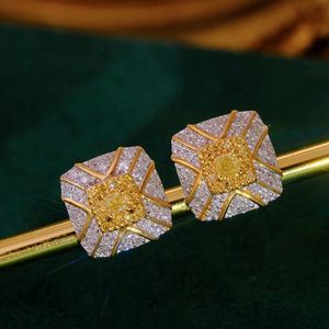 Boucles d'oreilles clous carrées cannelées en or jaune 18 carats Xinfly avec diamant rond de 0,7 ct – Bijoux de luxe - Product Image 1