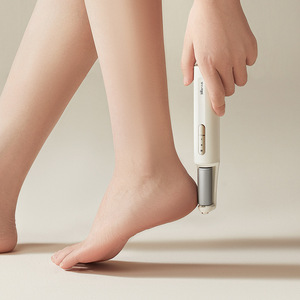 Lime à pieds électrique XZQ-S10C2 avec pierre ponce ronde pour l'élimination des callosités et le soin des pieds, alimentée par batterie, blanc cassé - Product Image 1