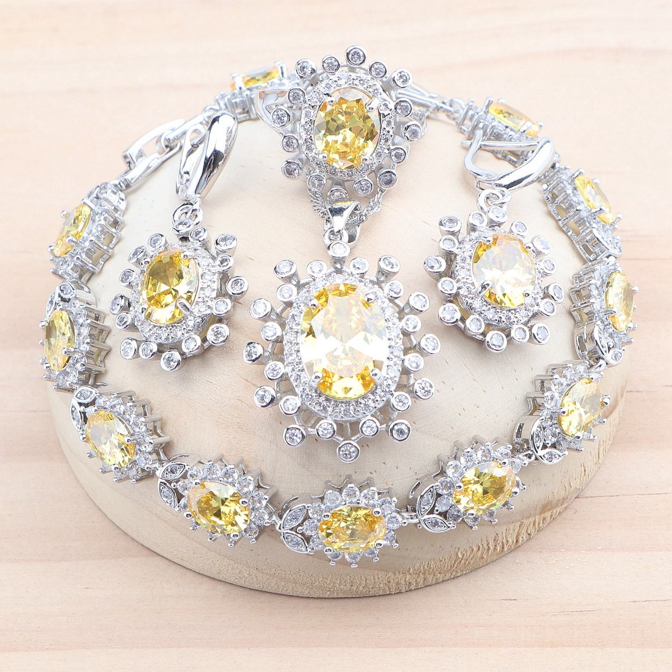 สีเหลือง