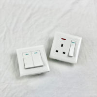 Vente directe d'usine EU/UK Standard 240V prise électrique universelle 1/2/3 gangs 2 voies lumière LED maison interrupteur mural et prise