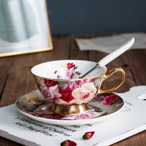 <span class=keywords><strong>Taza</strong></span> de café de porcelana de lujo de estilo campestre europeo, juego de platillos y tazas de porcelana de China con borde dorado y cuchara, venta al por mayor - Product Image 6