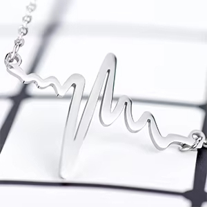 Collier en acier inoxydable plaqué or rose avec pendentif cœur battant pour couples, chaîne serpent, idéal pour un anniversaire - Product Image 3