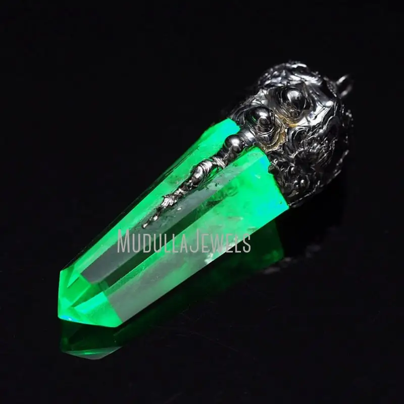 PM36546 Crystal Jewelry Crystal Pendant Green Pendant Magnetic Switch Light Up Soldered Pillar Green Clear Crystal Pendant