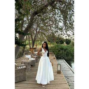 ชุดราตรีสีขาวทรงเอไลน์แบบสายเดี่ยว สไตล์เรียบง่ายสำหรับงานปาร์ตี้ ประดับด้วยดอกไม้ปัก  ไซส์ XS ถึง XL ผลิตตามแบบ ODM ผ้าทอสำหรับงานพรอม - Product Image 3