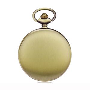Montre de poche vintage personnalisée avec logo, gravure simple, mouvement à quartz, style antique, fournisseur en gros de montres personnalisées - Product Image 4