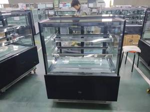 Vetrina Refrigerata Moderna per Esposizione Torte per Panetterie e Pasticcerie - Product Image 1