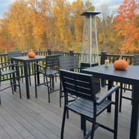 Ensemble de tables et chaises de restaurant toutes saisons, chaise de bar commerciale en aluminium, plastique et bois, tabouret de bar noir aspect teck avec accoudoirs