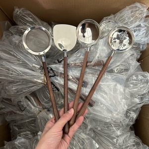 Cucchiaio da Zuppa con Manico in Legno Antiscottatura, Mestolo Giapponese Creativo Mini, Utensili da Cucina - Product Image 1