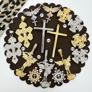 CZ9245 Nouveau Crucifix en or 18 carats pavé de diamants CZ à trois voies avec médailles de Saint Benoît et médailles - Product Image 2
