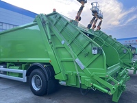 Le camion à ordures comprimé HOWO 4*2 répond aux normes d'émission Euro 6, avec une capacité maximale de pont unique de 18 mètres cubes