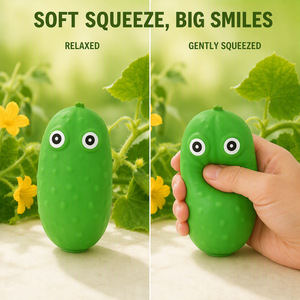Juguete Blandito de Pepino con Cara Emoji, Antiestrés, para Adultos, en Caja de Regalo - Product Image 3