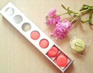 Boîte à macarons avec fenêtre transparente Emballage en papier rigide pour bonbons et chocolats dans une présentation cadeau élégante - Product Image 3