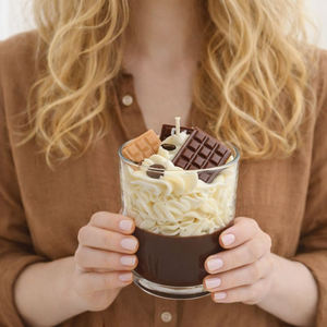 Candela Profumata Creativa a Tema Dessert in Cera di Soia per Decorazione Casa, Regalo di Compleanno, San Valentino e Feste - Product Image 1