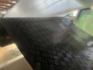 Vente en gros de revêtement de sol en caoutchouc pour lit de camion/fourgonnettes/cage à poulets/porcelet - Product Image 6