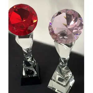 ADL 빨간색과 분홍색 다이아몬드 고품질 크리스탈 유리 트로피 수상 사용자 정의 로고 트로피 수상 블랙 베이스