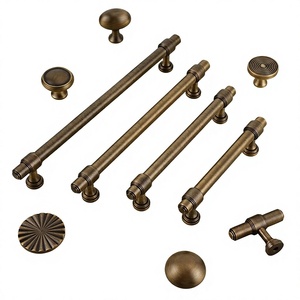 Vintage Pirinç Dolap Kulpları ve Düğmeleri Altın Fırçalı Antik Çekmece Kulpları Mutfak Dolapları için Gardırop Dolap Donanımları - Product Image 1