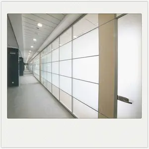 Tabique de pared con persiana de aluminio templado para oficina, vidrio insonorizado de altura completa para Interior comercial moderno