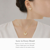 Set Perhiasan Hati Mewah Berlapis Emas 18K dengan Liontin Hati Bertabur Batu CZ dan Anting Stud untuk Wanita, Hadiah Pernikahan