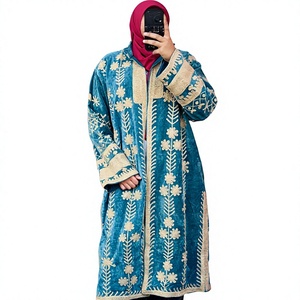 Abrigo de terciopelo bordado a mano estilo bohemio de Rajastán con diseño floral Aari, forro de algodón, transpirable, largo maxi, ropa de abrigo de invierno, cuello en V - Product Image 1