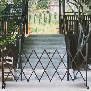 Barrera Metálica Expandible para Perros, Valla Plegable para Mascotas de Interior y Exterior, Barrera Portátil con Ruedas - Product Image 5