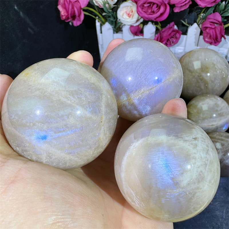 Sfera di pietra luna blu