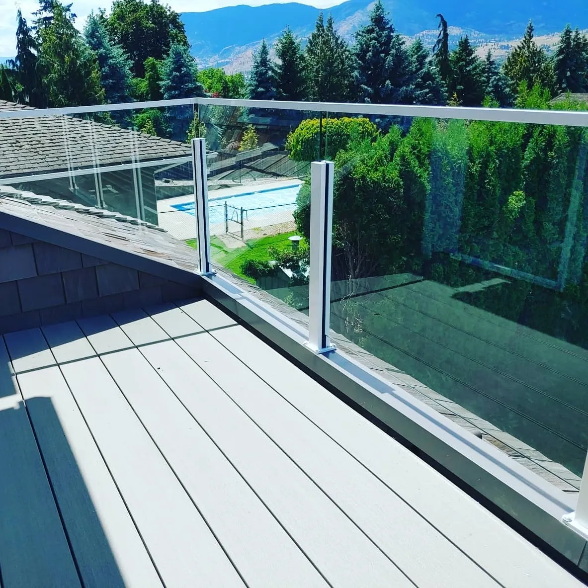 Rampe de terrasse en verre moderne Verre extérieur sans cadre 12-20mm Verre trempé Aluminium Rampe de balcon français