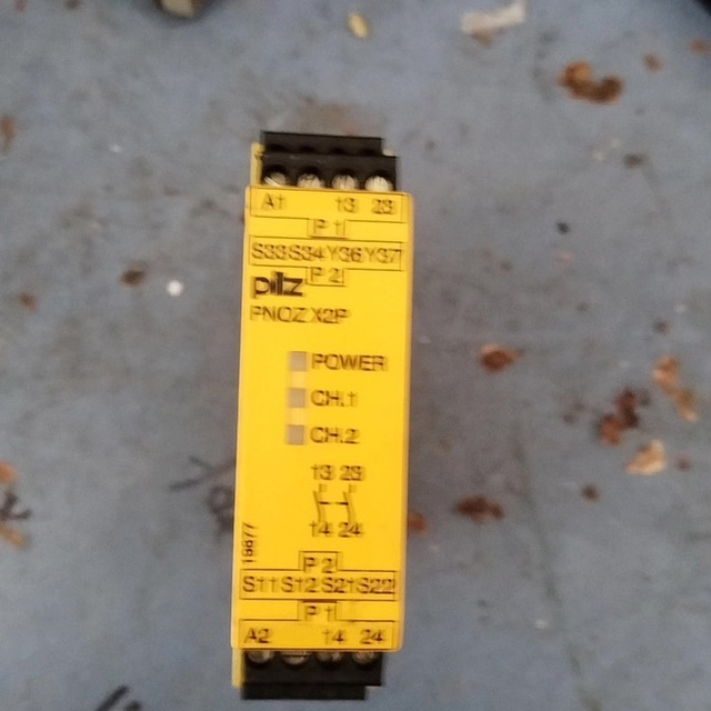 X2P PNOZX2P Safety Relay 777303 24VAC/DC 4.5VA 2NO for PLC