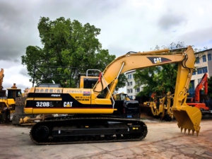Excavatrice sur chenilles Caterpillar 320BL d'occasion en bon état, provenance Japon. CAT 320B 320BL 320C 320CL 320D. Matériel lourd d'occasion en vente. - Product Image 4