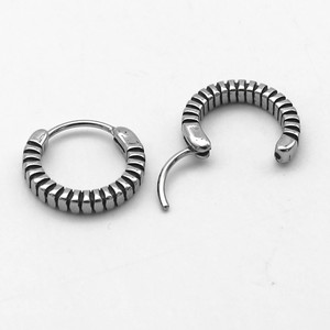 Pendientes de Aro Geométricos y Únicos de Acero Inoxidable 316, Unisex, Colección Otoño 2024 - Product Image 4