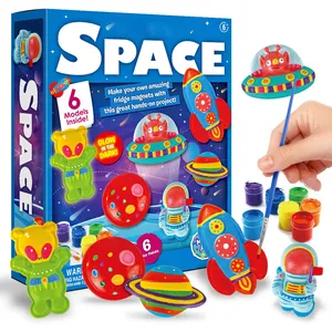 Faites briller vos propres aimants de réfrigérateur dans le noir espace fusée astronaute UFO plâtre peinture Art Set pour enfants