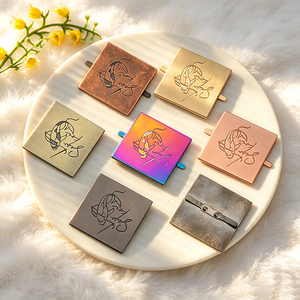 Accessoires vestimentaires en gros : Étiquettes de marque en alliage de zinc poli, logo personnalisé découpé au laser, étiquettes écologiques pour tous types de vêtements - Product Image 1
