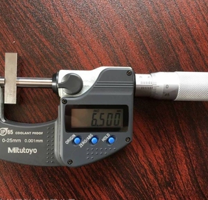 ไมโครมิเตอร์ Mitutoyo 293-240-30 จอแสดงผลดิจิตอลอิเล็กทรอนิกส์ วัสดุโลหะ ความละเอียด 0.1 มม. ความแม่นยำ 0.004 มม. ช่วงการวัด 0-25 มม. พร้อมระบบแจ้งเตือนแรงดันต่ำ - Product Image 6