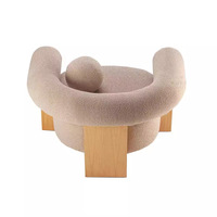 Ensemble de canapés relaxants pour salon d'appartement nordique, très populaire, avec structure en bois massif et revêtement en tissu bouclé, fauteuil incurvé de salon