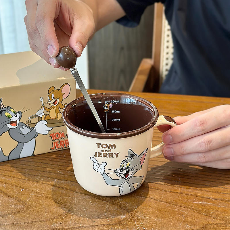 ช้อนสีน้ำตาล