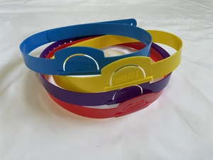 Jeu de devinettes avec bandeaux en plastique (6 couleurs) – Jeu de société familial avec carte à insérer pour soirées jeux et activités pour enfants - Product Image 4