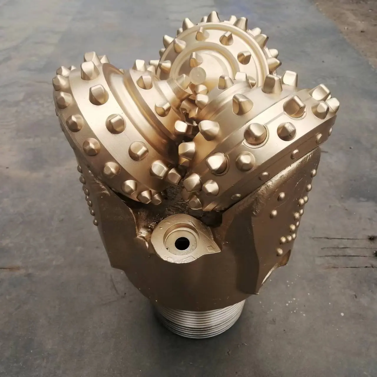 7'' IADC 637 tricone rock drill bit rubber sealed bearing for water wells High quality rotary drilling API