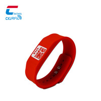 Bracelet en caoutchouc RFID imprimé avec code QR pour afficher des données personnelles et de santé, bracelet en silicone NFC programmable pour passe numérique