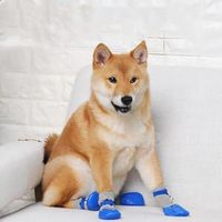 Chaussettes pour chien entièrement imperméables et antidérapantes, en coton pur élastique, avec sangle réglable à boucle et crochets, pour sols durs, carrelage et sols intérieurs.